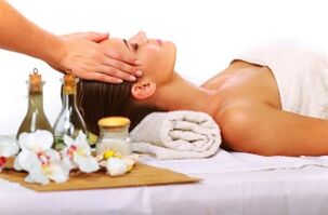 massagem com óleos para rejuvenescimento da pele